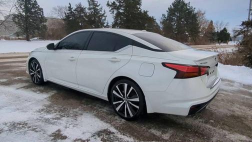 2022 Nissan Altima SR FWD