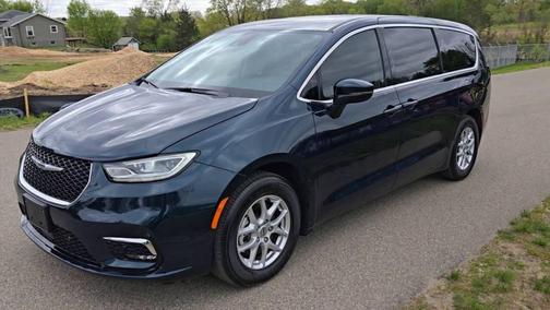 Fathom Blue Pearlcoat 2023 Chrysler Pacifica Touring L