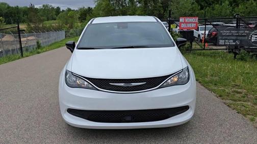 Bright White Clearcoat 2025 Chrysler Voyager LX