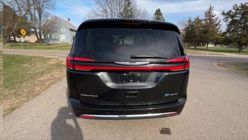 2022 Chrysler Pacifica Hybrid Touring L
