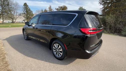 2022 Chrysler Pacifica Hybrid Touring L