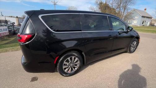 2022 Chrysler Pacifica Hybrid Touring L