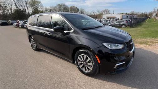 2022 Chrysler Pacifica Hybrid Touring L