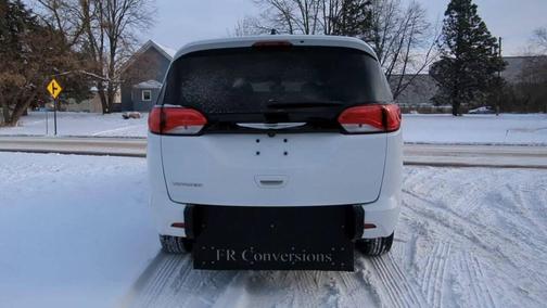 2022 Chrysler Voyager LX