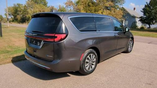 2022 Chrysler Pacifica Hybrid Touring L