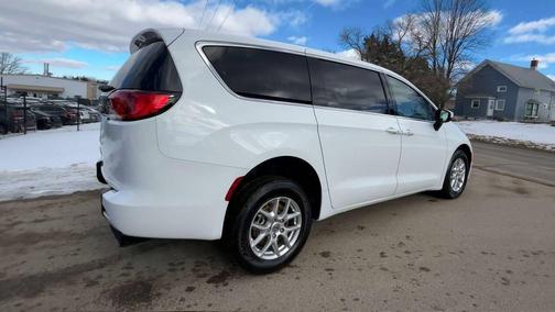 2023 Chrysler Voyager LX
