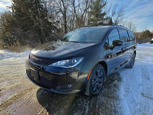 2020 Chrysler Pacifica Hybrid Red S Edition
