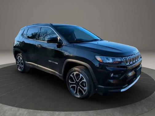 Diamond Black Crystal Pearlcoat 2022 Jeep Compass Limited