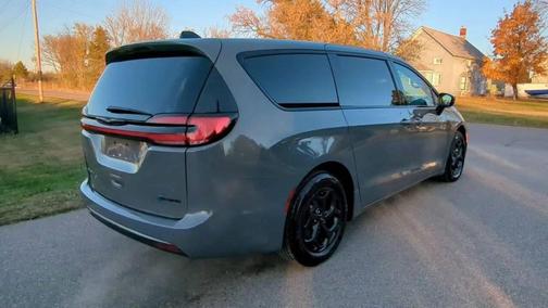 2023 Chrysler Pacifica Hybrid Touring L