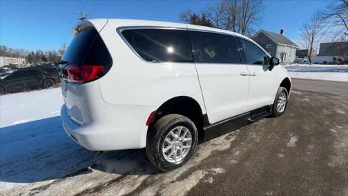 2023 Chrysler Voyager LX
