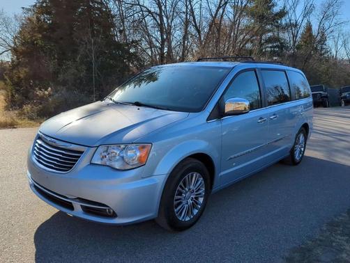 2013 Chrysler Town & Country Touring-L