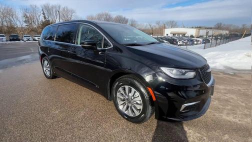 2024 Chrysler Pacifica Hybrid Select