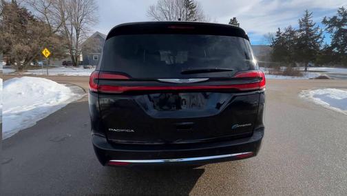 2024 Chrysler Pacifica Hybrid Select