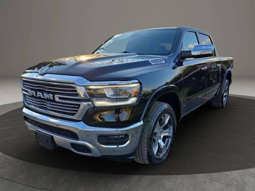 Diamond Black Crystal Pearlcoat 2019 RAM 1500 Laramie