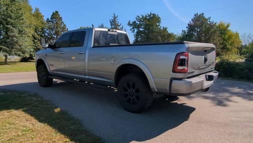 2020 RAM 3500 Laramie Crew Cab 4x4 8' Box