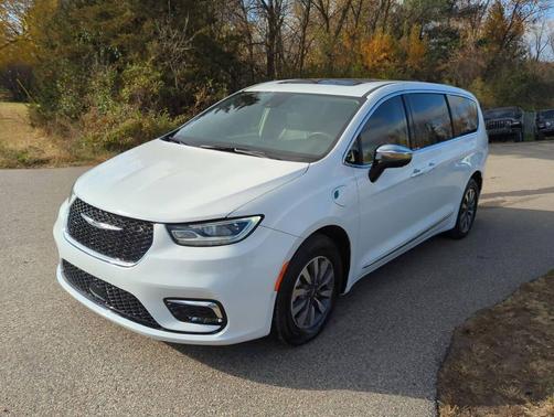 2023 Chrysler Pacifica Hybrid Limited