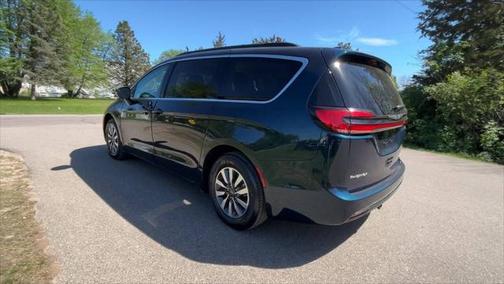 2022 Chrysler Pacifica Hybrid Touring L