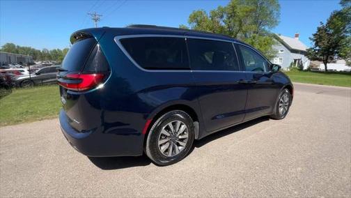 2022 Chrysler Pacifica Hybrid Touring L