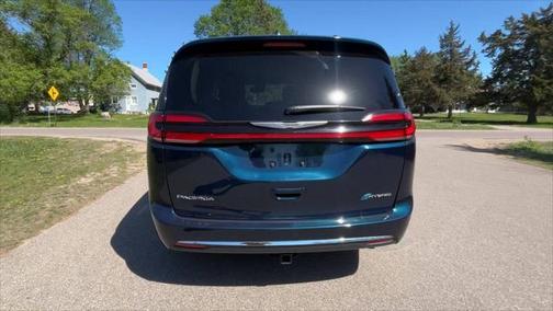 2022 Chrysler Pacifica Hybrid Touring L