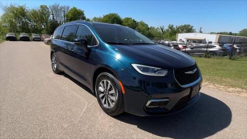 2022 Chrysler Pacifica Hybrid Touring L
