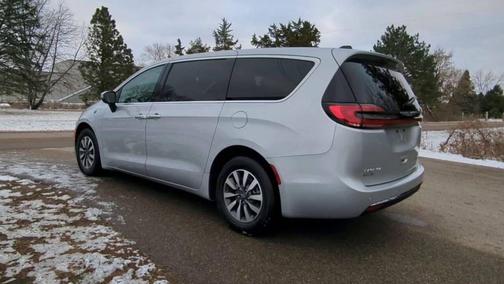2023 Chrysler Pacifica Hybrid Touring L