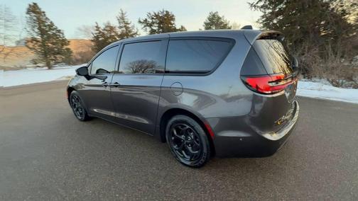 2023 Chrysler Pacifica Hybrid Limited