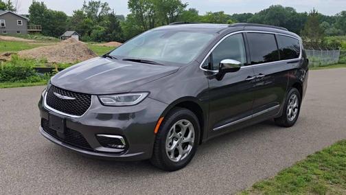 Granite Crystal Metallic Clearcoat 2023 Chrysler Pacifica Limited