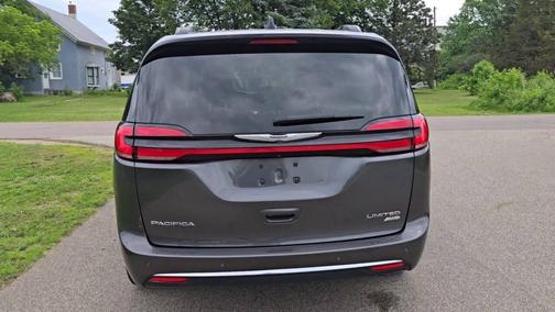 Granite Crystal Metallic Clearcoat 2023 Chrysler Pacifica Limited