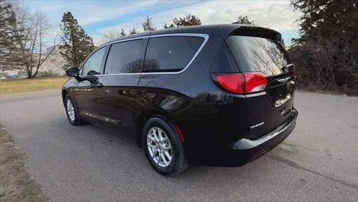2024 Chrysler Voyager LX