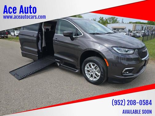 Granite Crystal Metallic Clearcoat 2023 Chrysler Pacifica Touring L