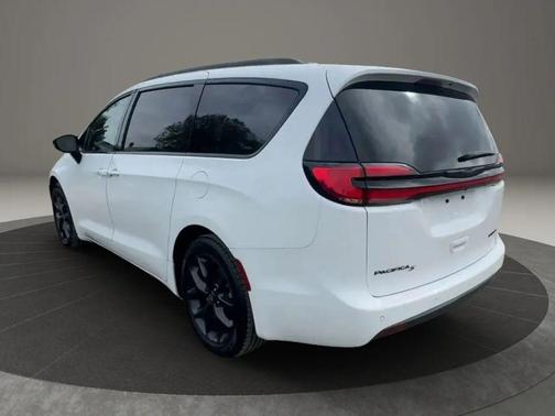 Bright White Clearcoat 2025 Chrysler Pacifica Limited