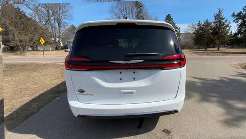 2024 Chrysler Pacifica L