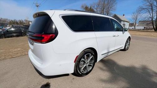 2024 Chrysler Pacifica L