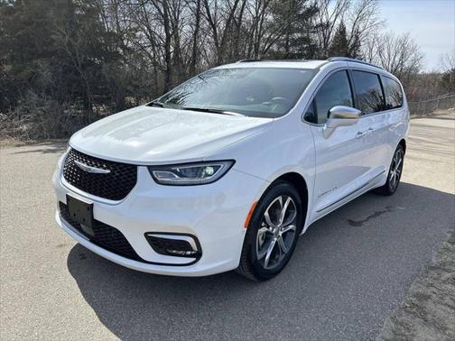 2024 Chrysler Pacifica L