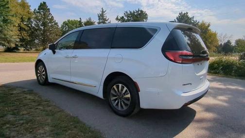 2023 Chrysler Pacifica Hybrid Limited