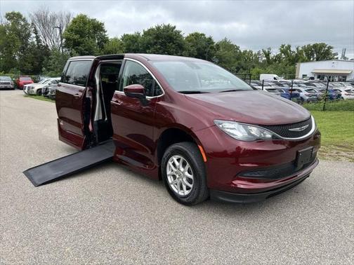 2023 Chrysler Voyager LX
