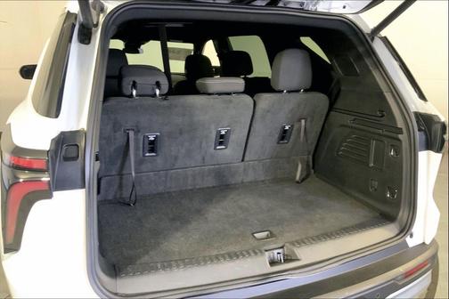 Summit White 2024 Chevrolet Traverse LT