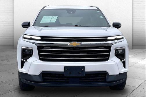 Summit White 2024 Chevrolet Traverse LT