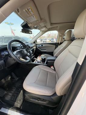 Star White Metallic Tri-Coat 2022 Ford Explorer Limited