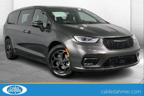 Granite Crystal Metallic Clearcoat 2022 Chrysler Pacifica Hybrid Limited