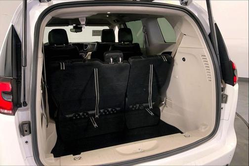 Bright White Clearcoat 2024 Chrysler Pacifica Touring L