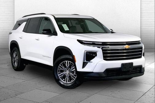 Summit White 2025 Chevrolet Traverse LT
