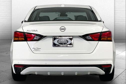 Glacier White 2025 Nissan Altima SV FWD