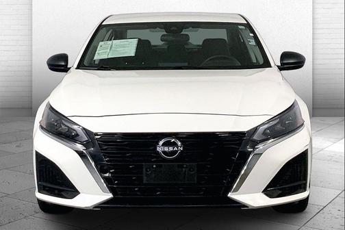 Glacier White 2025 Nissan Altima SV FWD