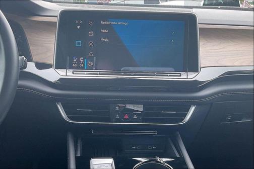 2025 Volkswagen Atlas 2.0T SE w/Technology 4MOTION