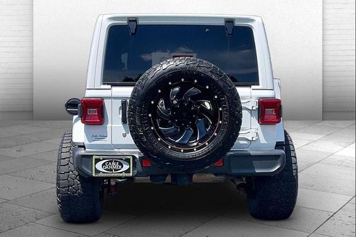 Bright White Clearcoat 2018 Jeep Wrangler Unlimited Sahara