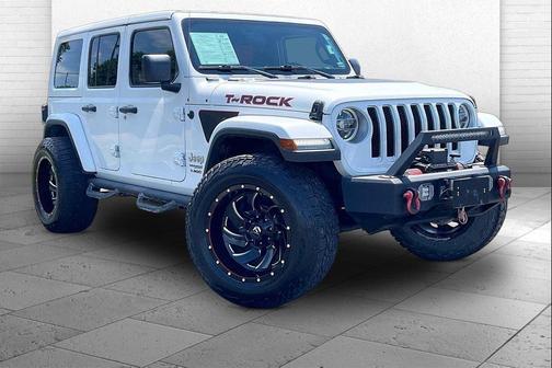 Bright White Clearcoat 2018 Jeep Wrangler Unlimited Sahara
