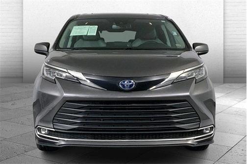 2022 Toyota Sienna XLE 7 Passenger