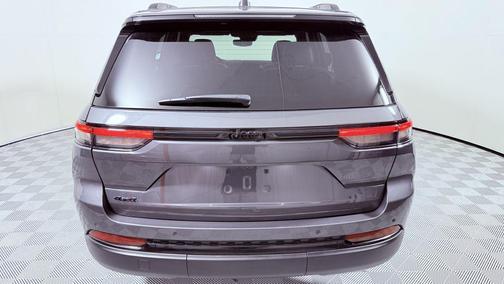 Baltic Gray Metallic Clearcoat 2023 Jeep Grand Cherokee Altitude