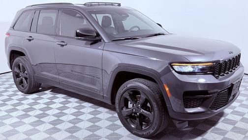 Baltic Gray Metallic Clearcoat 2023 Jeep Grand Cherokee Altitude